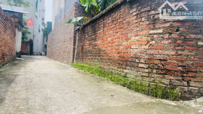 Bán đất Thị Trấn Sóc Sơn lô góc 56m2 MT5m ô tô vào nhà nhỉnh 3tỷ