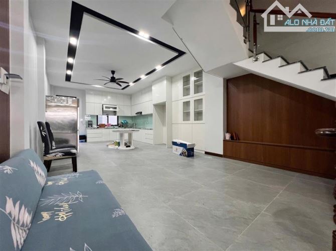 Nhà mới 4 tầng 125m2 ngang 5.2m khu làng đại học ABC Lê Văn Lương Phước Kiển chỉ 12 tỷ