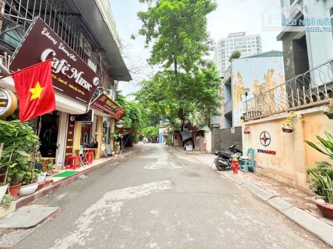 Bán nhà tập thể tầng 1 Phương Mai 60 m2 giá 4,4 tỷ , kinh doanh đỉnh , ô tô tránh