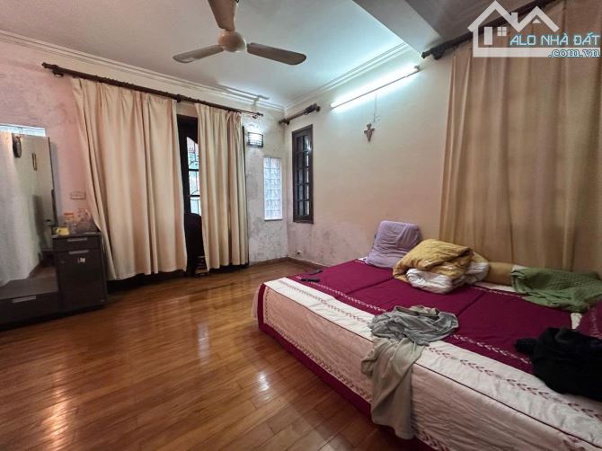 GIÁ SIÊU ĐẦU TƯ - TẦM TIỀN BAY NHANH HƠN 9 TỶ LÔ GÓC 62M2 - NGÕ NÔNG RỘNG BA GÁC ĐUA