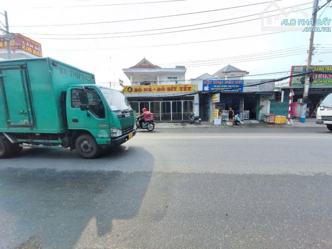 Nhà mặt tiền 652m ngang 10m thu 45trieu tháng gần ngã tư Hòa Lân Tp. Thuận An