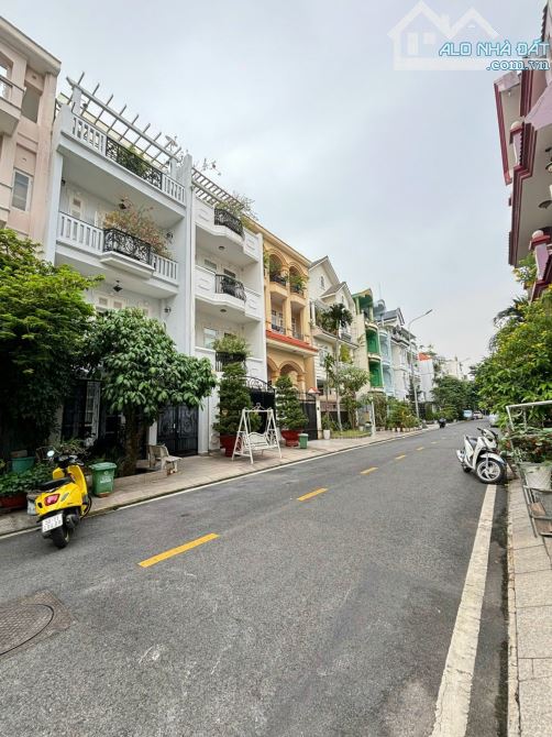 Bán căn nhà nằm trong khu biệt thự liền kề 357A Nguyễn Trọng Tuyển P,1 Tân Bình 5x18.9m