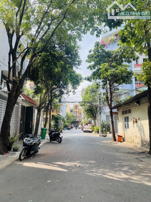 CỘNG HOÀ P4 TÂN BÌNH - HẺM 10m - DT 4.5m x 20m - Chỉ 16.6 Tỷ