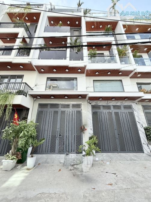 Nhà 5 tầng thiết kế hiện đại, 4x20m, hẻm xe hơi. Nguyễn Văn Quá, Quận 12