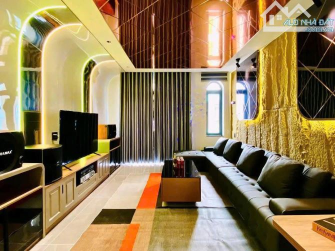Bán Biệt Thự Xa Hoa Đường Trần Hưng Đạo,Q1. Dt : 10 x25m. 1 hầm 5 lầu. Giá 65 tỷ