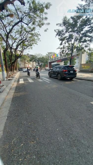 Mặt Phố Hoàng Đạo Thành, Thanh Xuân, 87m², Ô Tô tránh, Vỉa Hè, Kinh Doanh, Nhỉnh 8 tỷ.
