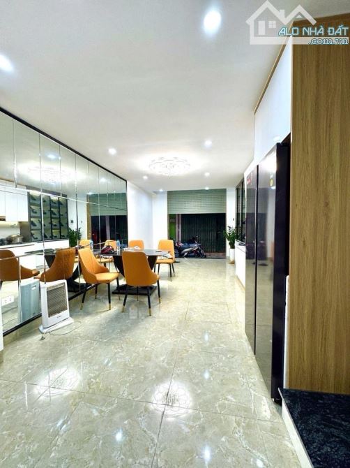 🏡CHÍNH CHỦ TẶNG CHO ACE CHỐT NHÀ VÀ CÔNG CHÚNG 1 CHỈ VÀNG 9999  9.x TỶ CÓ NHÀ ĐẸP TRUNG