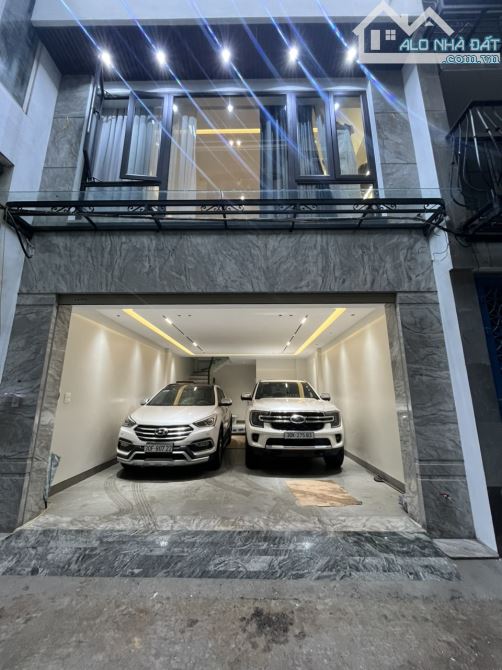 Bán Nhà Phân Lô Phường Sài Đồng, Ngõ Rộng thông, Ôtô Tránh, 75m2, MT 5m, Hơn 15 tỷ