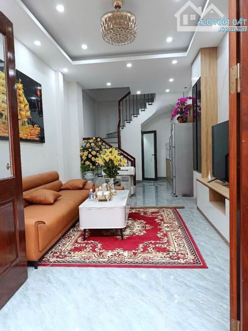 Bán Nhà ngõ 206 Cổ Linh Long Biên 6 tỷ 35m, 5 tầng, mt 4m Ô TÔ KINH DOANH GẦN AEON LB