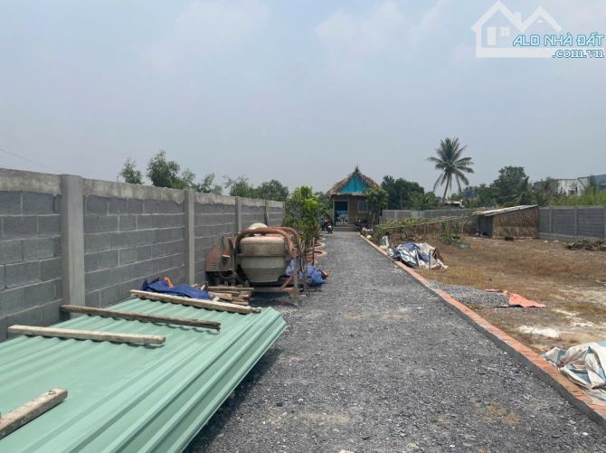 CẦN BÁN NHÀ VƯỜN 1293M² – THỊ TRẤN CẦN GIUỘC – giá chỉ 4ty3