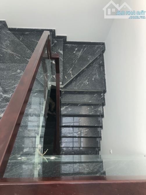 CHính Chủ Bán gấp Nhà Mặt Tiền Cao Đức Lân 3 Lầu, St Chỉ 22 tỷ
