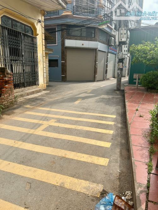 BÁN NHÀ ĐẸP HỮU LÊ - HỮU HÒA,  32m*5 TẦNG – GẦN Ô TÔ TRÁNH – SÁT CẦU HỮU HÒA – CHỈ 5.15 Ỷ
