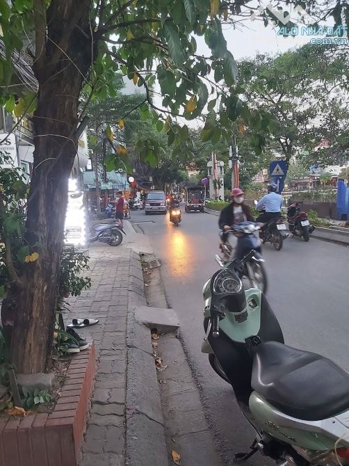 BÁN ĐÁT ĐỘI CẤN  - ÔTÔ TRÁNH - VỈA HÈ RỘNG DIỆN TÍCH 100m GIÁ 38 TỶ