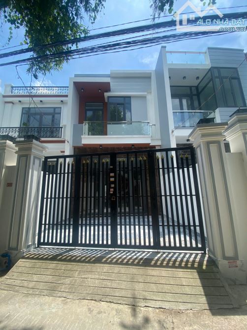 bán nhà phố mới 100% hiện đại ngay ngã 4 xoài đôi