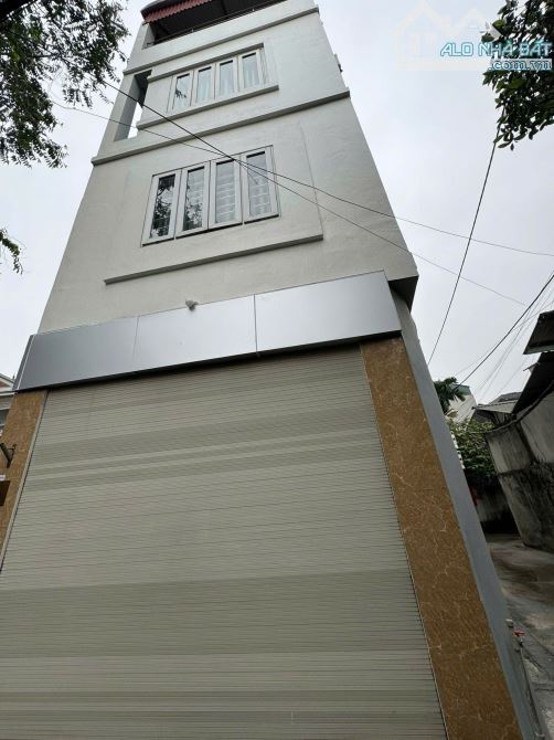 Bán nhà Ngọc Thụy gần Việt Pháp, ở ngay, 50m2, 4 tầng, mt 4m, nở hậu, 8.6 tỷ