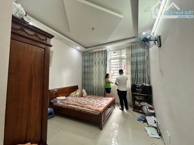 Nguyễn Tri Phương, Quận 10, DT 5 x 10m, nở hậu, 4 tầng, giá 9.3 tỷ