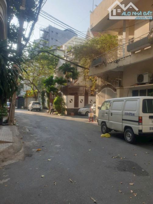 Bán Nhà Hẻm Ô Tô CMT8, Quận 3 Diện tích: 3.8x15m Kết cấu: 3 Tầng Giá: 9 tỷ Bớt Lộc