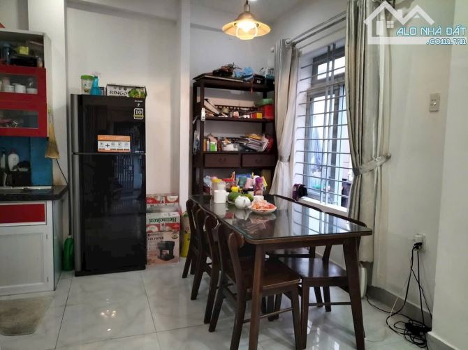 Cho thuê nhà 3 tầng dân trí cao,Gần Trường Hoa Lư và Ngã 4 Thủ Đức