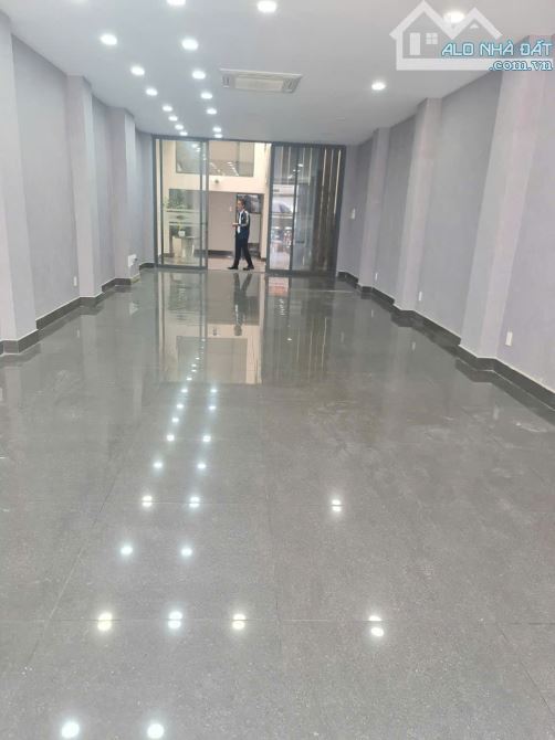 Cần bán nhà MT kinh doanh 139 Nguyễn Phúc Nguyên, Phường 10, Quận 3