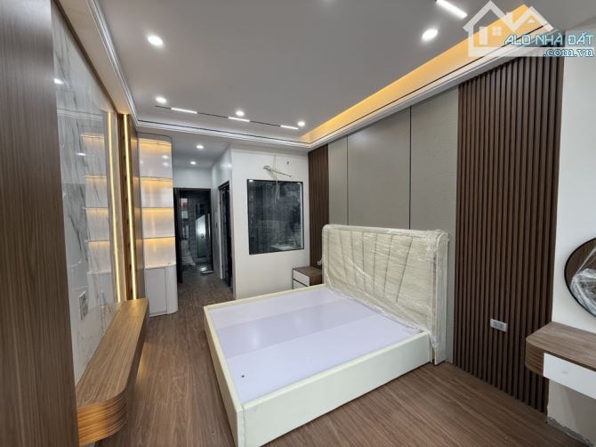 Chính chủ cần bán nhà phố Nguyễn Văn Cừ, Long Biên 48m, 6 tầng, mặt tiền 4m, giá 9.9 tỷ.