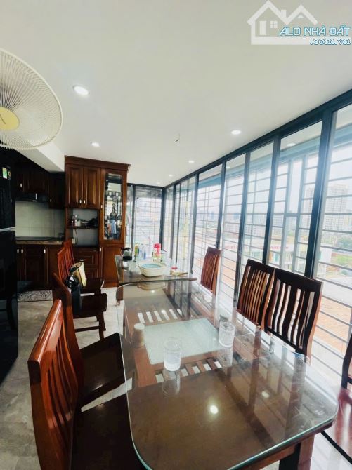 Bán chung cư A6 Giảng Võ, Ba Đình. 100m2 3 ngủ, tầng đẹp, 2 thoáng. Sổ đỏ. 6,99 tỷ.