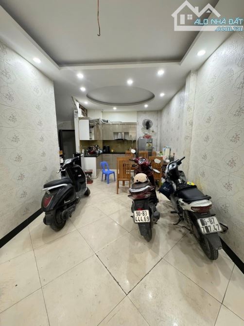 Nhà Đẹp Ngõ 29 Khương Hạ 33m 5 Tầng – 6.95 Tỷ – Gần Hồ – Nở Hậu –30m Ra Ô Tô Tránh
