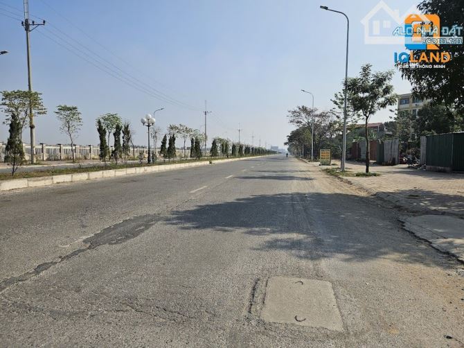 Thế Trạch - Mai Đình - Sóc Sơn ô tô nhỏ đỗ cửa 99m2 full thổ cư