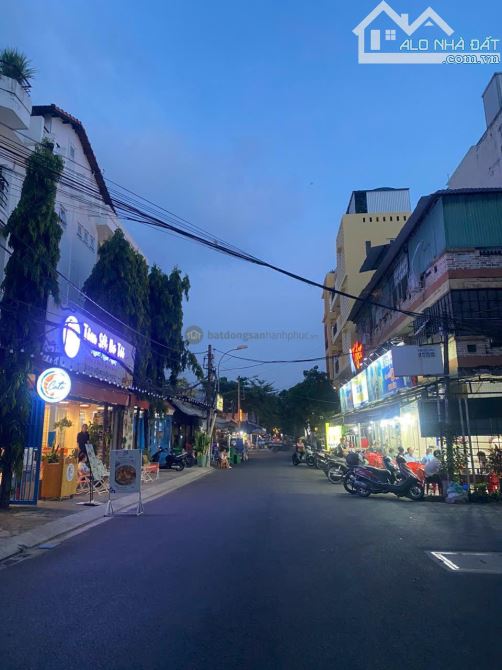 Căn Sát Góc Ngay QUốc Hương 71 m2, 3 Lầu CHO THUÊ RẤT TỐT ĐƯỜNG LỚN THÔNG LÊ VĂN MIẾN Nhỉn