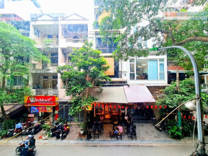 BÁN NHÀ MẶT PHỐ NGUYÊN HỒNG, PHÂN LÔ Ô TÔ TRÁNH, VỈA HÈ KINH DOANH 65M2 6T MT5M GIÁ 33 TỶ
