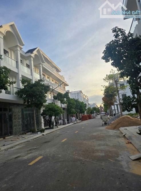 Bán nhà khu chợ góc Đại Phú Gia giá 3.5 tỷ thương lượng