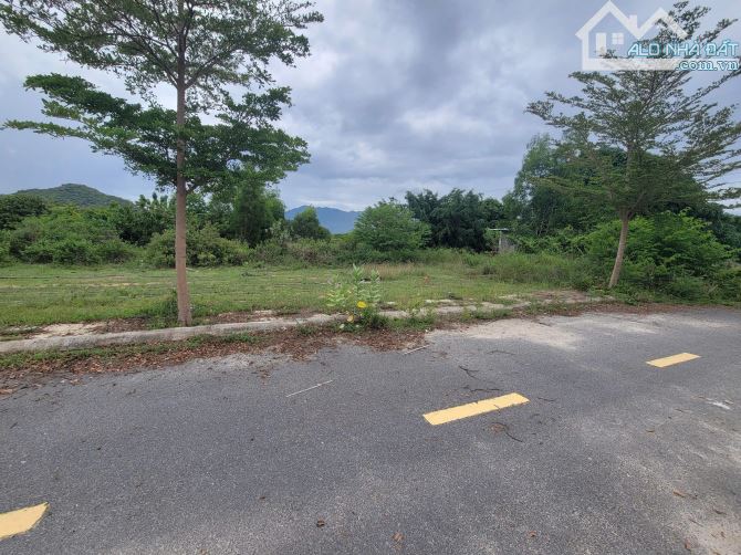 Bán đất full thổ cư Bãi Giếng 2, Cam Hải Tây đường nhựa hơn 5 mét giá 1ty250