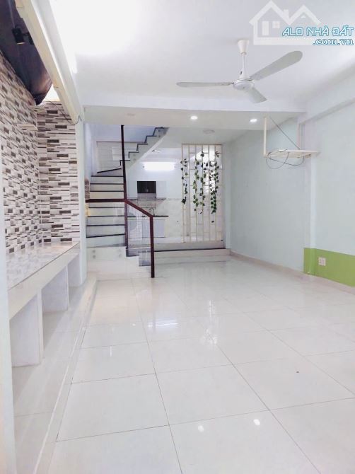 Nhà góc đẹp, 3 tầng, hẻm rộng Mặt tiền Phạm Thế Hiển P5 Quận 8