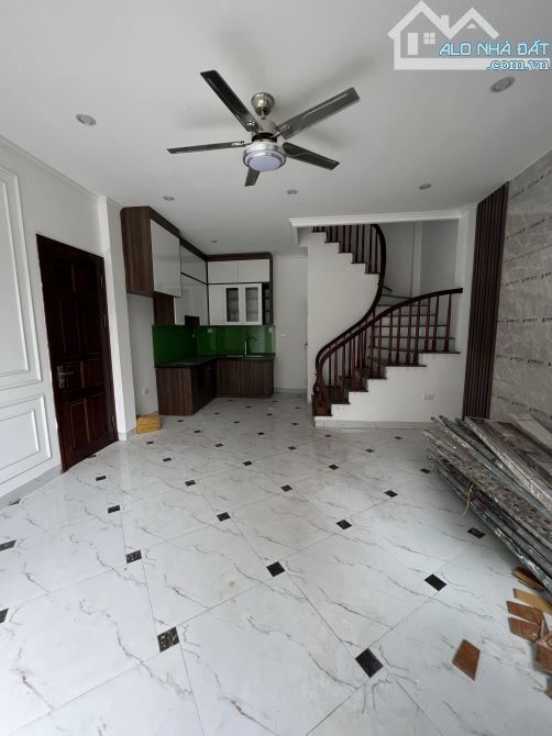 Bán nhà riêng đẹp tại Cao Viên - giá tốt 2,573 tỷ - 32m2 - ô tô tới cửa