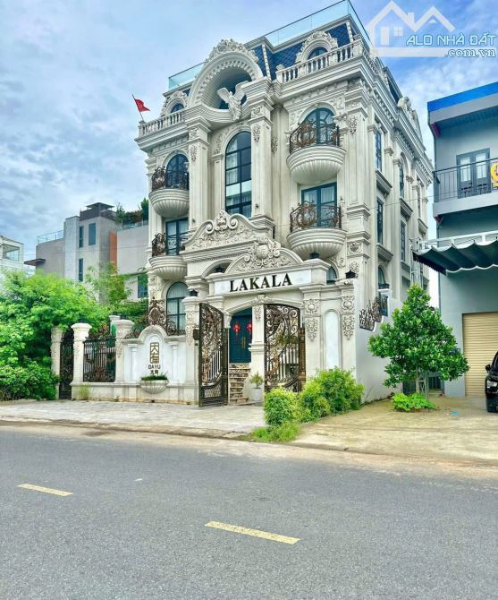 Bán nhà phố biệt thự số 11 đường Đặng Như Mai, phường Thạnh Mỹ Lợi, TP. Thủ Đức.