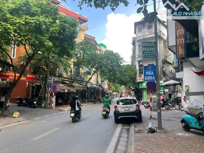 BÁN ĐẤT TẶNG NHÀ MẶT PHỐ BA ĐÌNH 45 TỶ DT 120M2 MT 7M 2T VỈA HÈ  Ô TÔ TRÁNH KINH DOANH XÂY