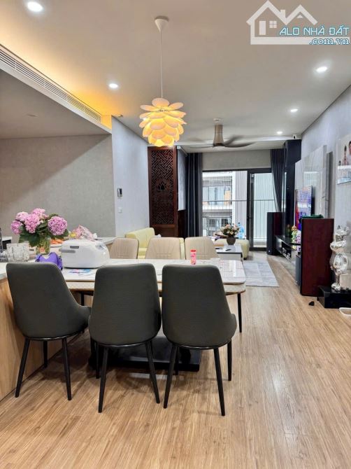 Bán căn 3N. 2Vs tòa Sky Park số 3 Tôn Thất Thuyết, 128m. Sổ sẵn. 15 tỷ 8