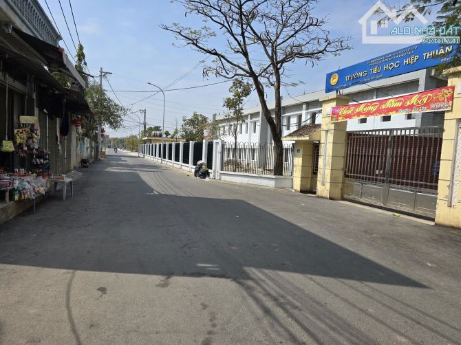 Bán 60m2 Hiệp Thuận đường oto vào đất, ba bước ra cồng trường C1 đường oto tránh, giá đầu
