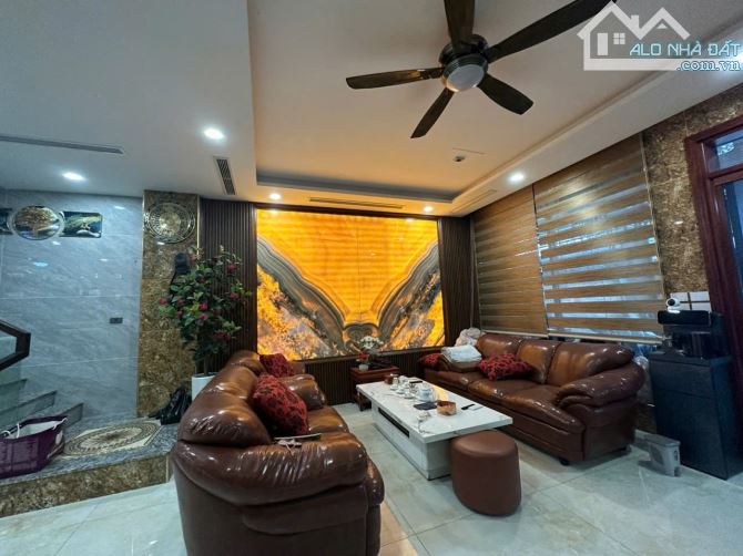 Nhà khu Geleximco Lê Trọng Tấn, thang máy, nội thất đẹp, 120m2, chỉ 25,5 tỷ