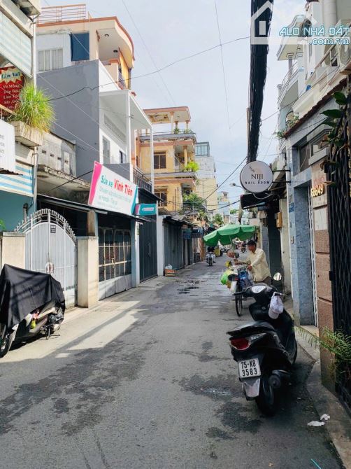 BÁN NHÀ HẺM XE HƠI 686 CÁCH MẠNG THÁNG 8 NGAY CV LÊ THỊ RIÊNG 8x13 SÁT KHU BẮC HẢI 21,7 TỶ