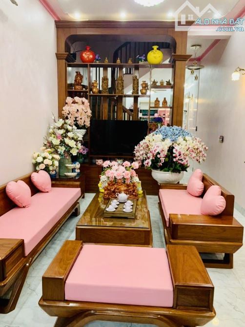 Bán nhà 5 tầng tại trung tâm thị trấn Văn Điển, Thanh Trì, gần ô tô, 6.1 tỷ.