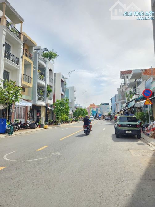 LẠC LONG QUẬN 4 TẦNG ĐÚC MỚI TINH [ 5,5 X 15 ] 2 MẶT HẺM XE HƠI NGAY ĐẦM SEN CHỈ 12 TỶ.