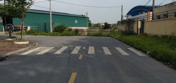 Bán lô đẹp dự án 4,6ha Lim. Trước mặt là trường c2 Lim. Dt 90m2. Mt 5m. Hướng TN. Giá5,9tỷ