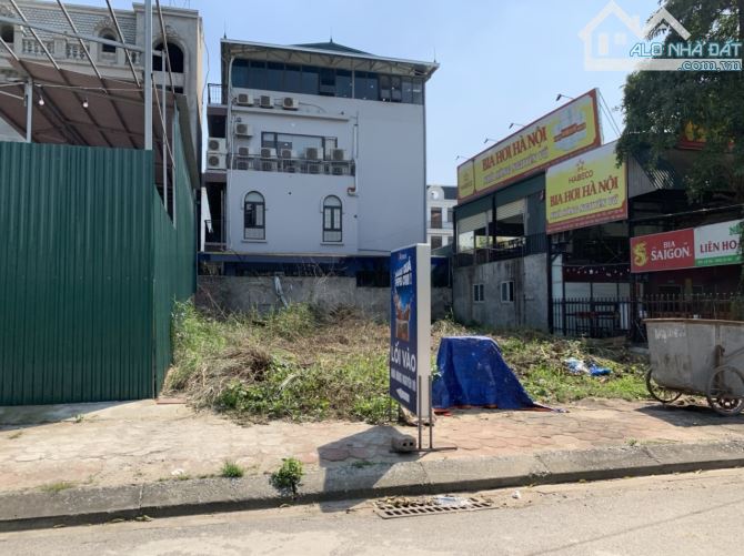 Bán 136m đất mặt phố Chính Trung Trâu Quỳ, trục đường 15m kinh doanh kho xưởng, văn phòng