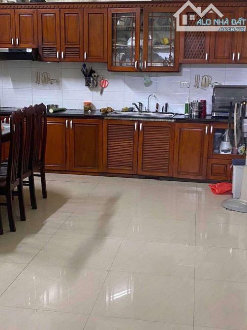 CẦN BÁN CĂN NHÀ DÂN XÂY 2,5 TẦNG CHẮC CHẮN NGÕ ĐƯỜNG MẠC THỊ BƯỞI - TP. NAM ĐỊNH: