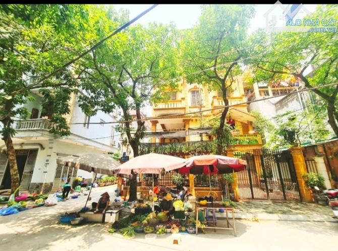 Cần bán gấp nhà biệt thự hai mặt ngõ  Xã Đàn.