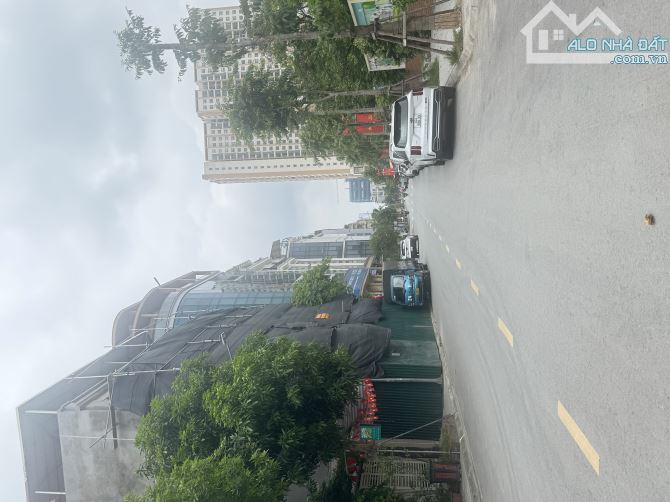 HIẾM NHẤT và DUY NHẤT QUẬN THANH XUÂN -  LÔ GÓC VỈA HÈ OTO TRANH NHAU DỪNG ĐỖ - KINH DOANH