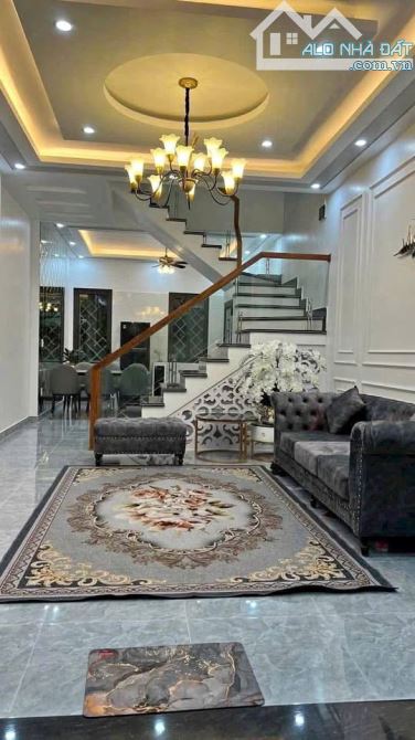 Bán nhà Xuân Thuỷ - 56m2 - 5 tầng - 5 ngủ - 4.8m mặt tiền - 12.5 tỷ