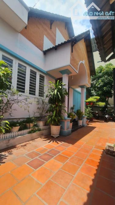 Bán biệt thự vườn đường số 14 dương Quảng hàm phường 5 quận gò vấp