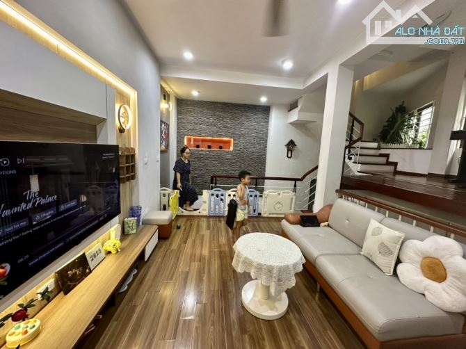 Siêu Phẩm Nhà Đẹp - Mễ Trì- 30/40mT2 x 5 Tầng - Nhỉnh 7 Tỷ- Ô Tô Đỗ Cửa