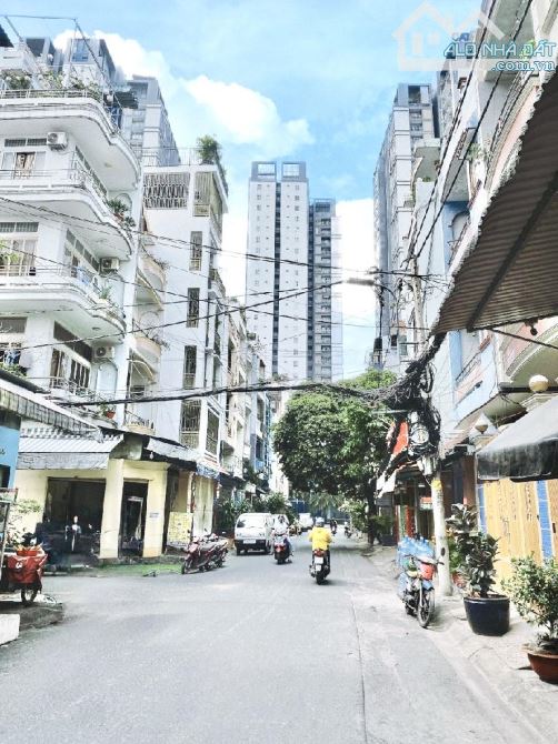 Bán nhà 8m 3/2-ngang 5.8m-5 tầng-sổ vuông-gần trường đua Phú Thọ-giá tốt
